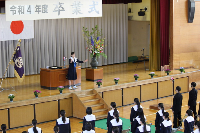 稲沢西中学校　卒業生合唱の様子