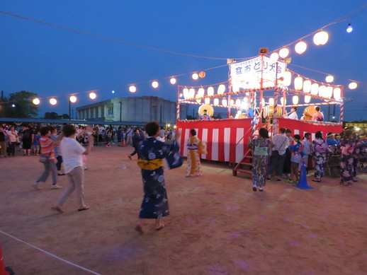 盆踊りの様子