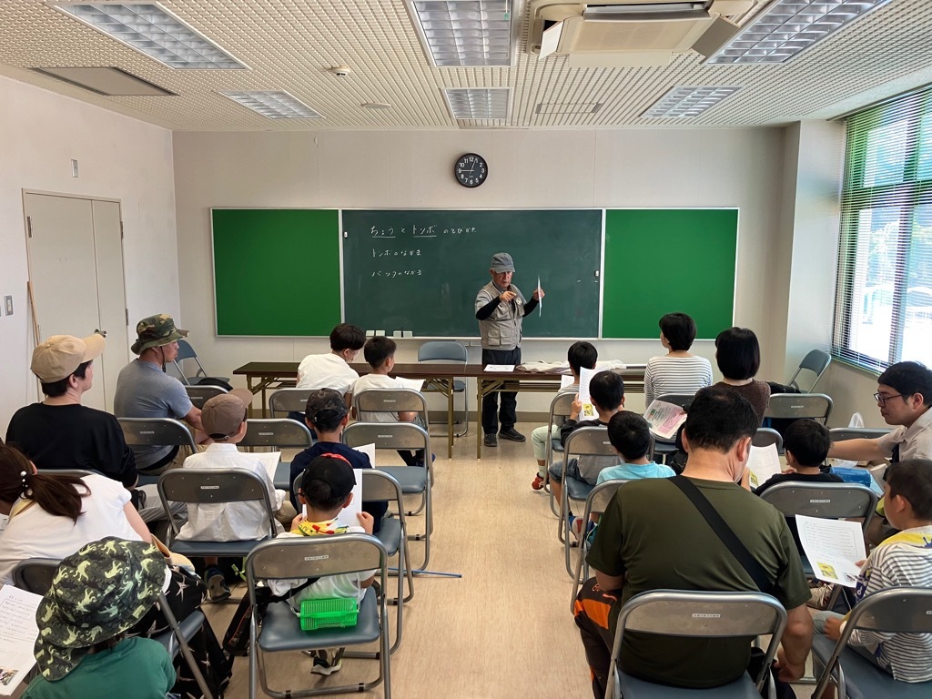 虫についての勉強の様子