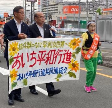 市長、議長および平和行進者の記念写真