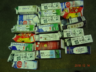 写真:可燃ごみから出てきた牛乳パック20枚