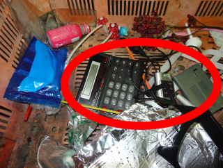 写真:可燃ごみに混入していた小型家電