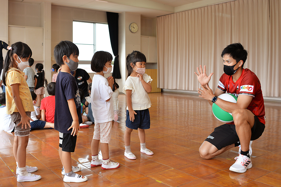 保育園ボール遊び1