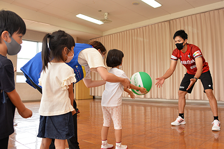 保育園ボール遊び2