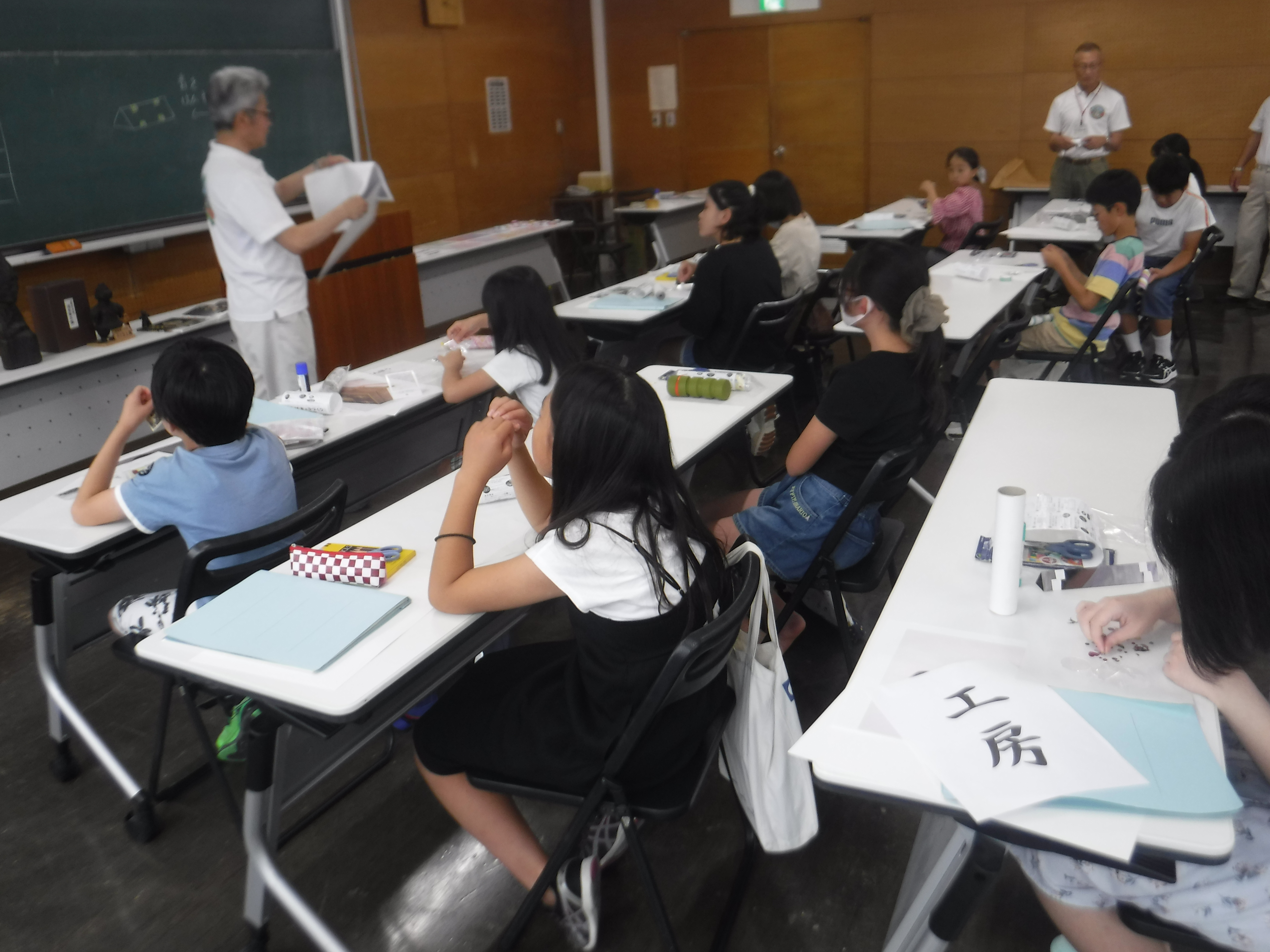 万華鏡づくりの様子