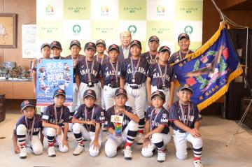 稲沢中央ボーイズ(小学生の部)の皆さんと市長