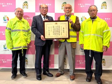 祖父江小学校区まちづくり推進協議会の皆さんと市長