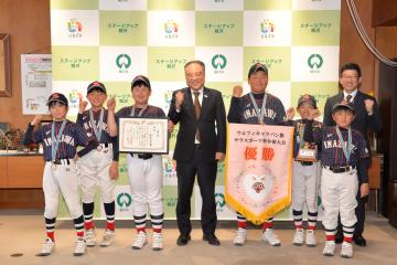 稲沢中央ボーイズの皆さんと副市長・教育長