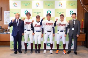 北名古屋ベースボールクラブの内藤さん、塚崎さん、佐藤さん、加藤さんと市長・教育長