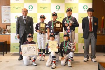 稲沢中央ボーイズ（小学生の部）の皆さんと市長