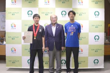 樋口瞬さん、樋口諒さんと市長