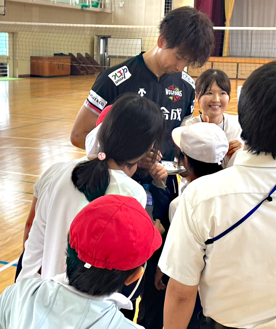 山田選手バレーボール教室の様子