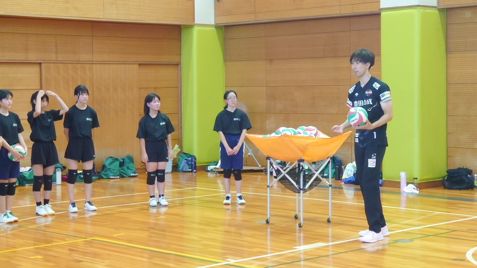 山田選手 平和中学校バレー教室