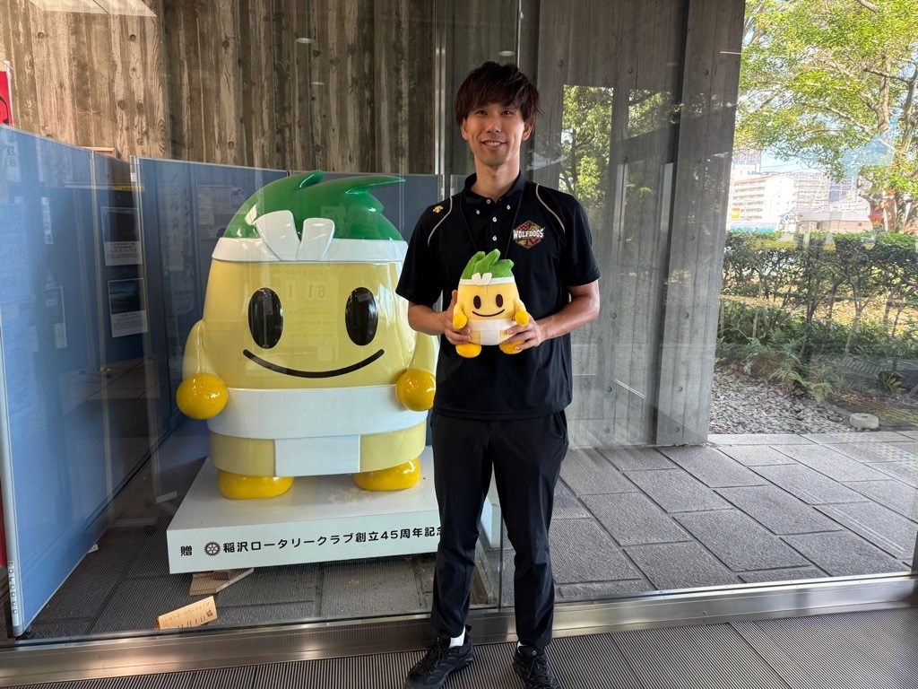 山田選手 市役所実習終了記念写真