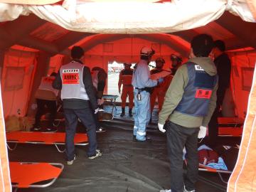 応急救護所テントの中