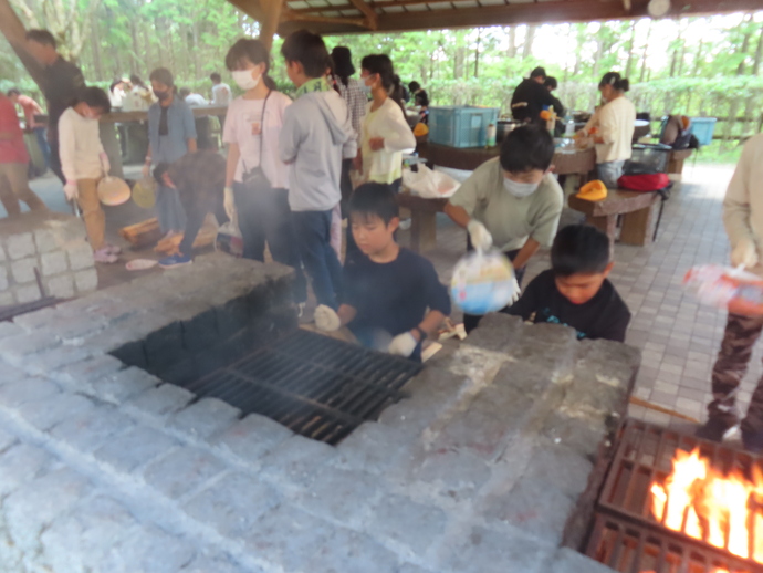小正小学校 野外炊飯の様子