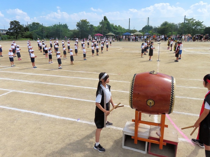 坂田小学校　応援合戦の様子