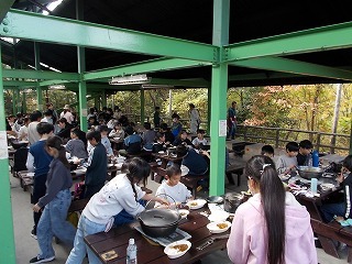 08野外炊事でのカレー作り