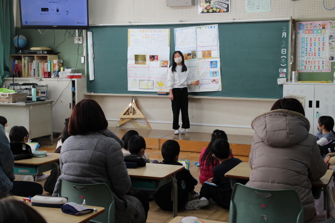 山崎小学校　4年発表の様子