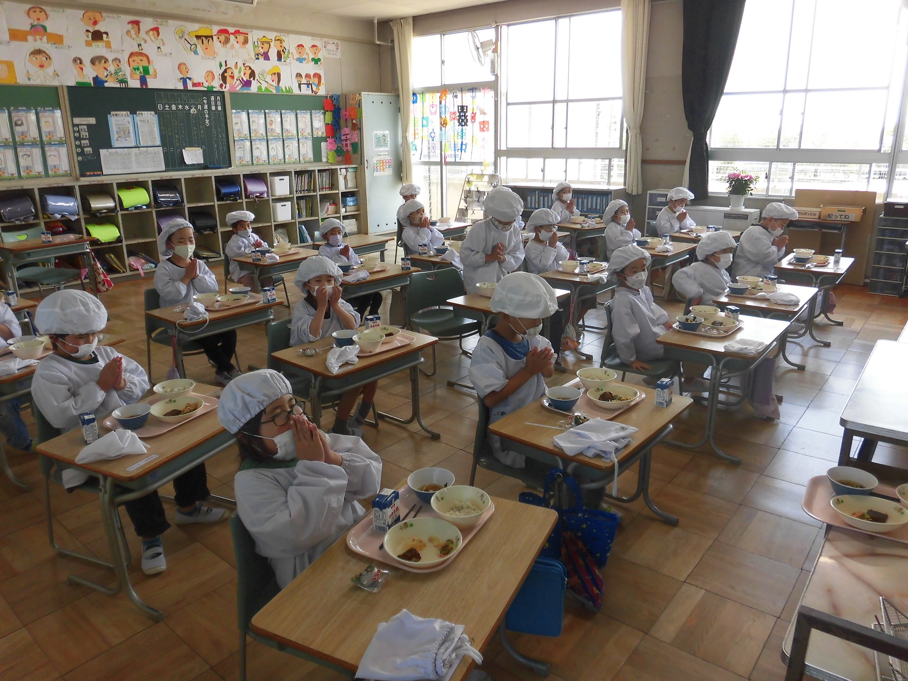 新1年生給食風景