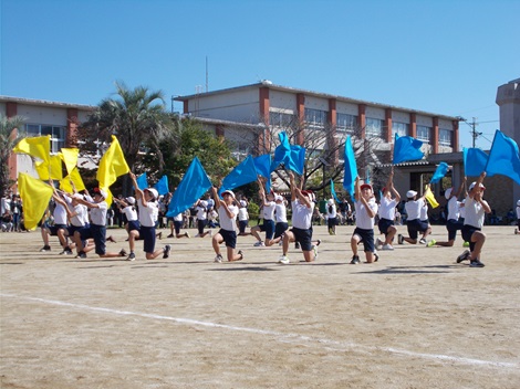 高学年　フラッグ演技
