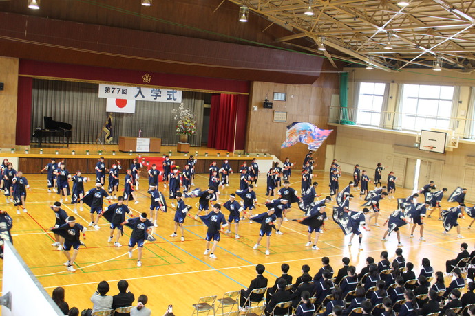 大里中学校　里中乱舞の様子