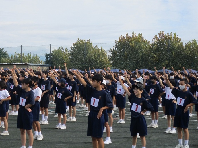 治郎丸中学校　治郎丸体操の様子