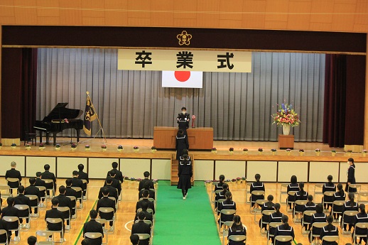 大里東中　卒業証書授与写真