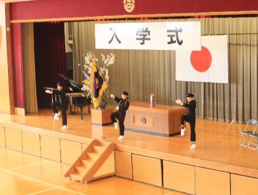 校旗入場