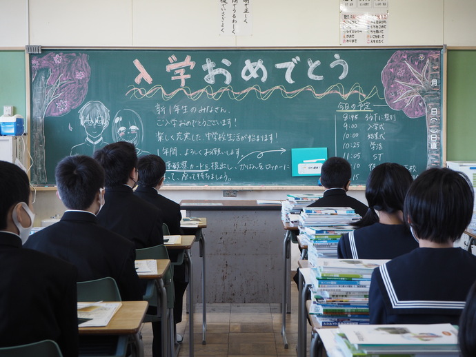 祖父江中学校　入学式後の教室の様子