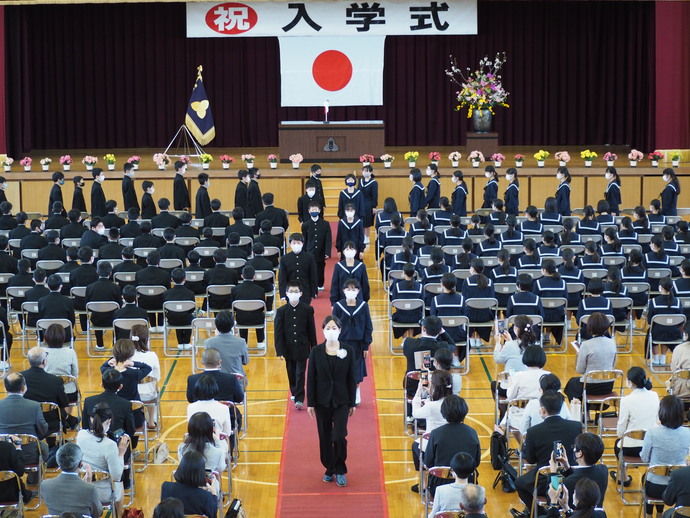 祖父江中学校　入学式の様子