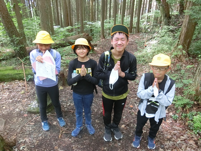 牧川小 ウォークラリーの様子