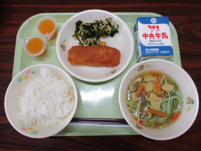 ぎんなんきしめんを使った給食の写真