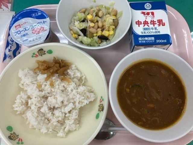 なすを使った給食の写真2