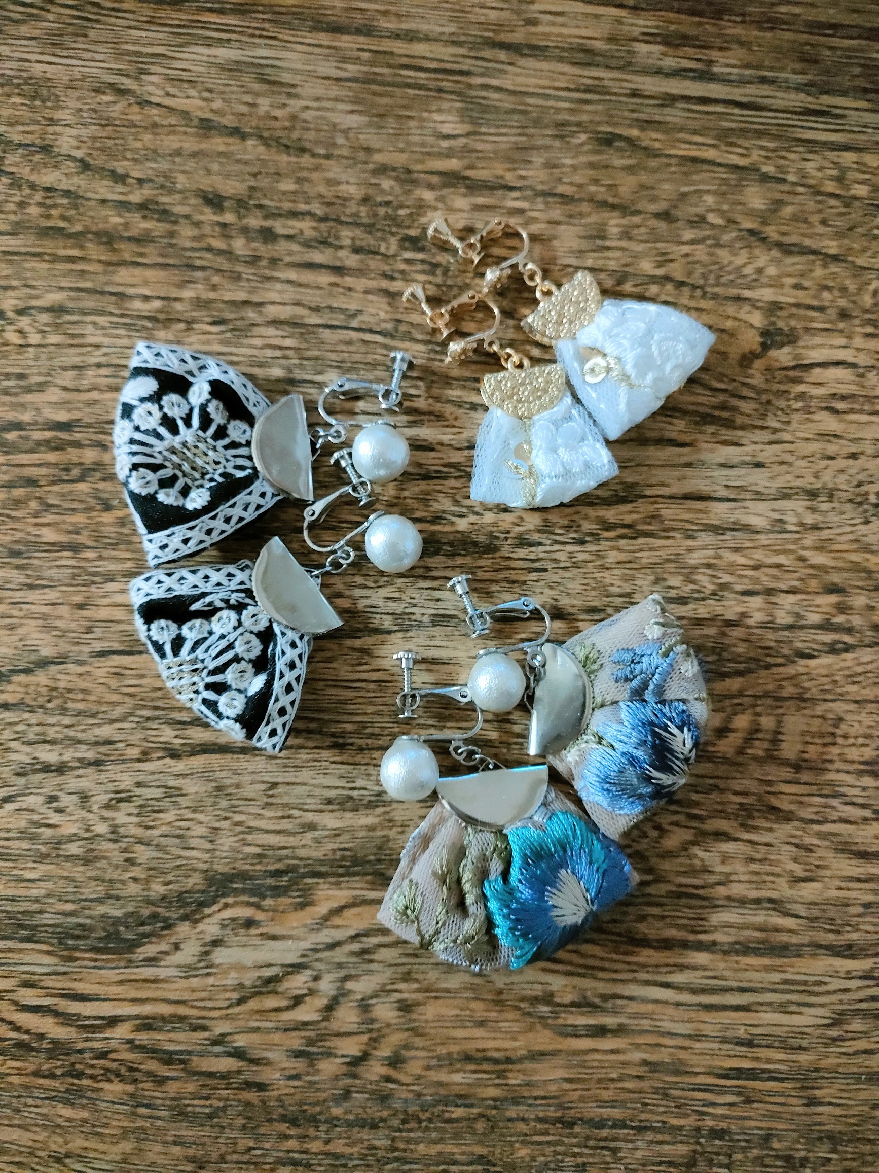 インド刺繍リボンで自分だけのイヤリングの完成作品