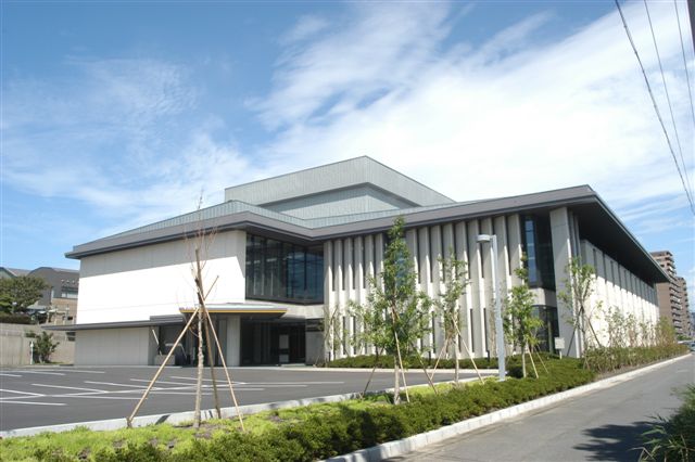 稲沢市立中央図書館の外観写真
